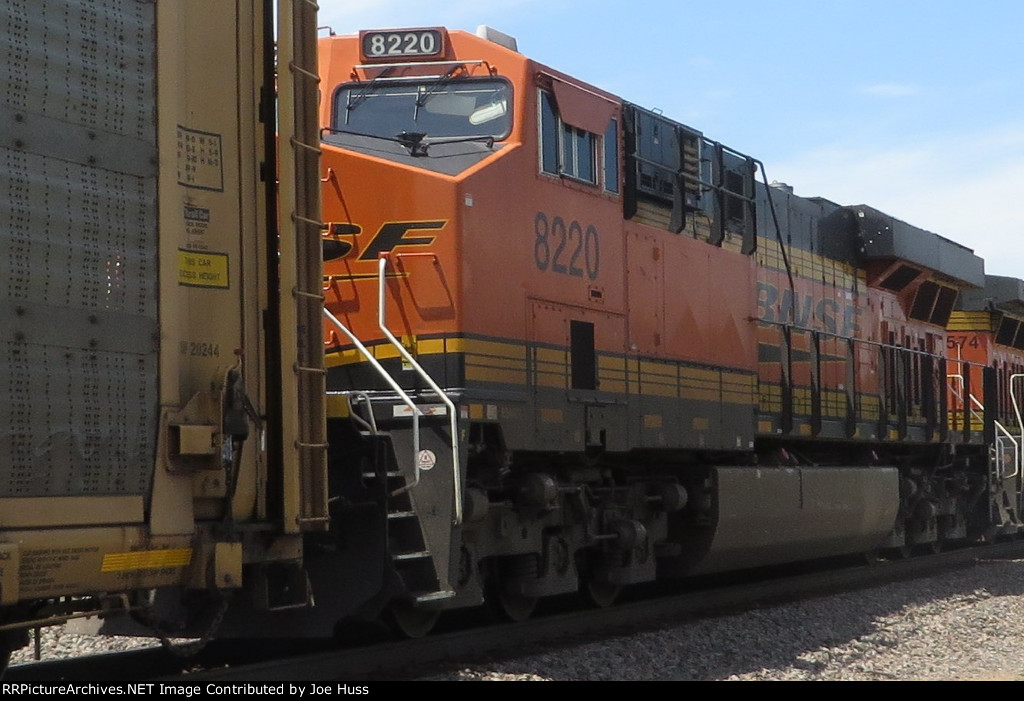 BNSF 8220